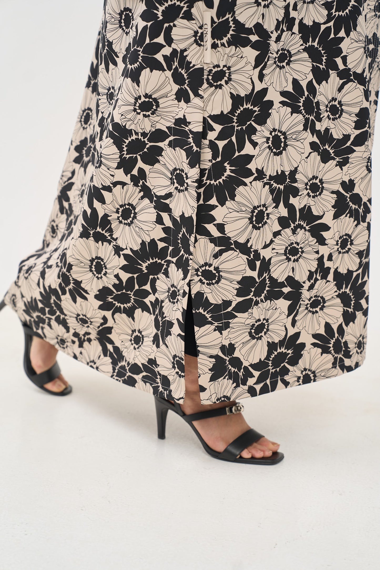 Monochrome Blossom Abaya